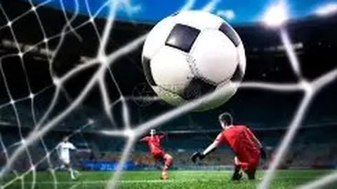 “红军与埃弗顿平分秋色，赛事精彩纷呈四将红牌离场”